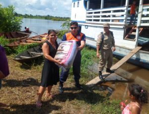 Imagem da notícia - Ação emergencial com entrega de kits de ajuda humanitária em Careiro Castanho