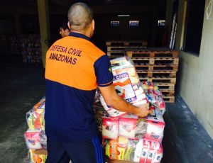 Imagem da notícia - Defesa Civil AM monta nova operação e destina 80 toneladas de alimentos a oito municípios como parte do terceiro ciclo da enchente