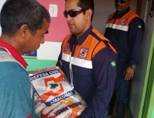 Imagem da notícia - Defesa Civil AM distribui ajuda humanitária aos afetados pela estiagem em Presidente Figueiredo