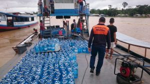 Imagem da notícia - Balsa do Governo do Estado, com 500 toneladas de ajuda humanitária aos afetados pela enchente, chega à calha do Juruá