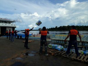 Imagem da notícia - Balsa com ajuda humanitária do Governo do Estado chega a Santa Isabel do Rio Negro