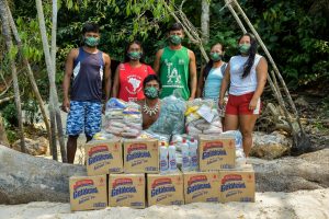 Imagem da notícia - Amazonastur entrega máscaras e álcool em gel para comunidades indígenas que começam a receber turistas