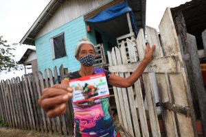 Imagem da notícia - Famílias em situação de vulnerabilidade comemoram chegada do Cartão Auxílio Estadual no interior do estado