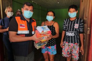 Imagem da notícia - Em Eirunepé, Wilson Lima anuncia retomada do ‘Merenda em Casa’ e entrega vacinas contra Covid-19 e Auxílio Estadual