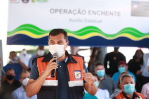 Imagem da notícia - Governador Wilson Lima leva Auxílio Estadual Enchente para população de Careiro da Várzea
