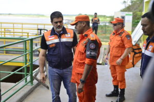 Imagem da notícia - Governo do Amazonas realiza segundo dia de busca e assistência às vítimas de acidente no Porto de Manacapuru