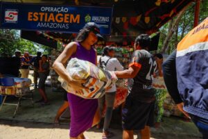 Imagem da notícia - Governo do Amazonas entrega ajuda humanitária e sistema do projeto Água Boa a comunidade na zona rural de Manaus