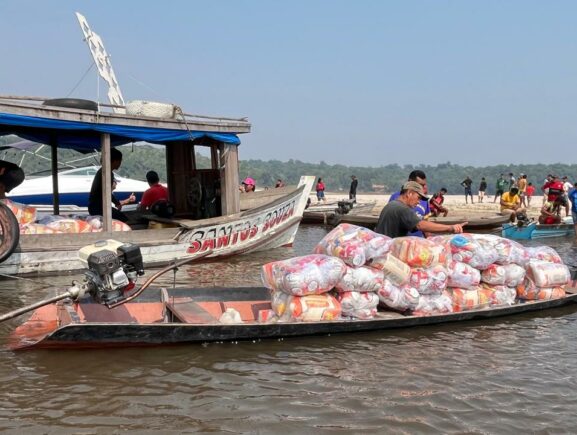 Operação estiagem: Mais de 13 toneladas de alimentos foram destinadas aos indígenas do município de Careiro da Várzea